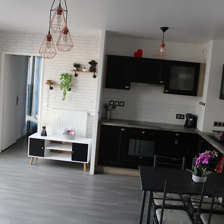 3 Pieces + Terrasse Dernier Etage Proche Centre Lägenhet *